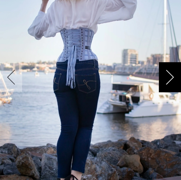 Corset - Picture 4 of 5